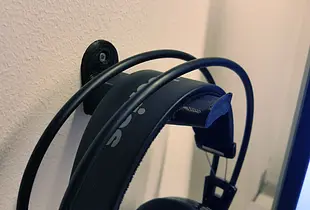 Headset hanger