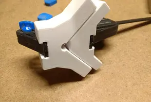 Corner attachment for small clamp