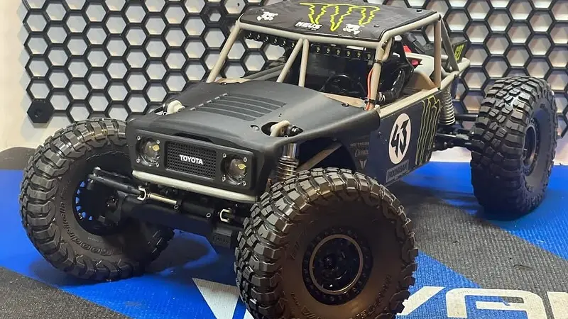 Vanquish h10 Optic Phantum Front Hood panel/grill