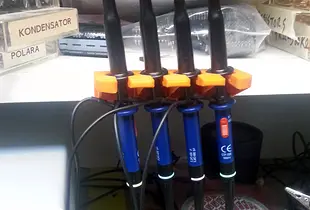 Oscilloscope probe hanger