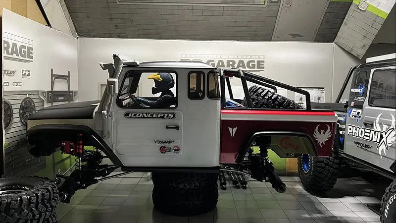 VANQUISH PHOENIX VS4-10 REAR FENDER