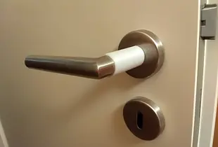 Marker for door handle (glow in the dark)