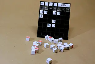 Perennial monthly desktop calendar