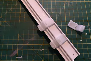 Curtain clip for rail