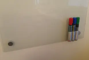 Whiteboard pen holder