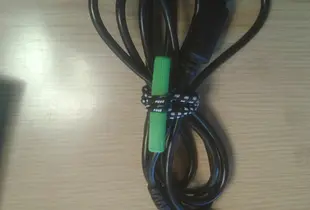 Hairband cable toggle